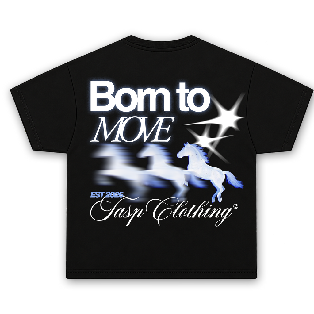 Espalda de la camiseta oversize boxy negra LIMITLESS de TASP Clothing con gráfico Born to Move y caballos alados